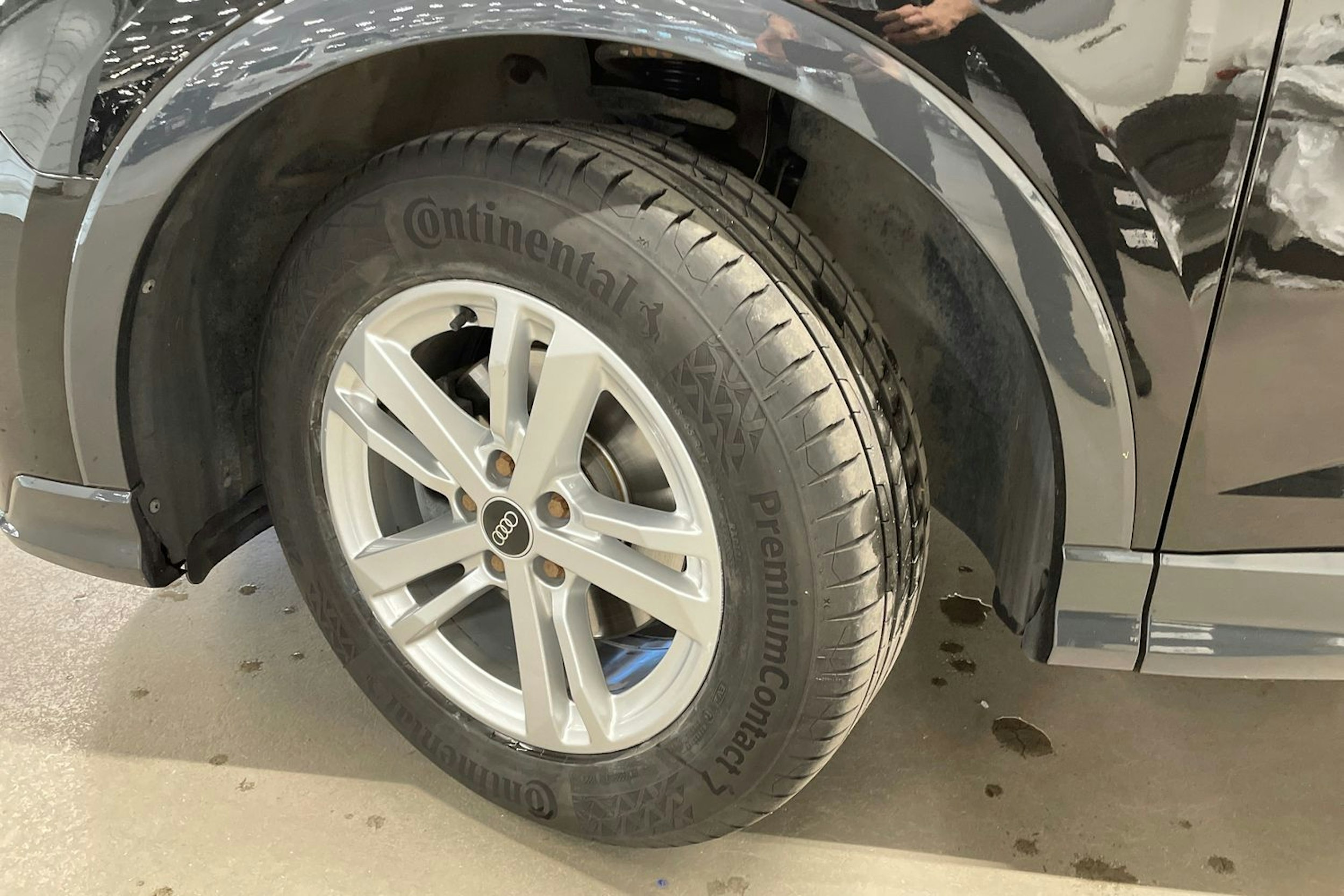 musta Audi Q3 2021 kuva 10.