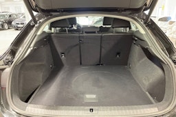 musta Audi Q3 2021 kuva 11.