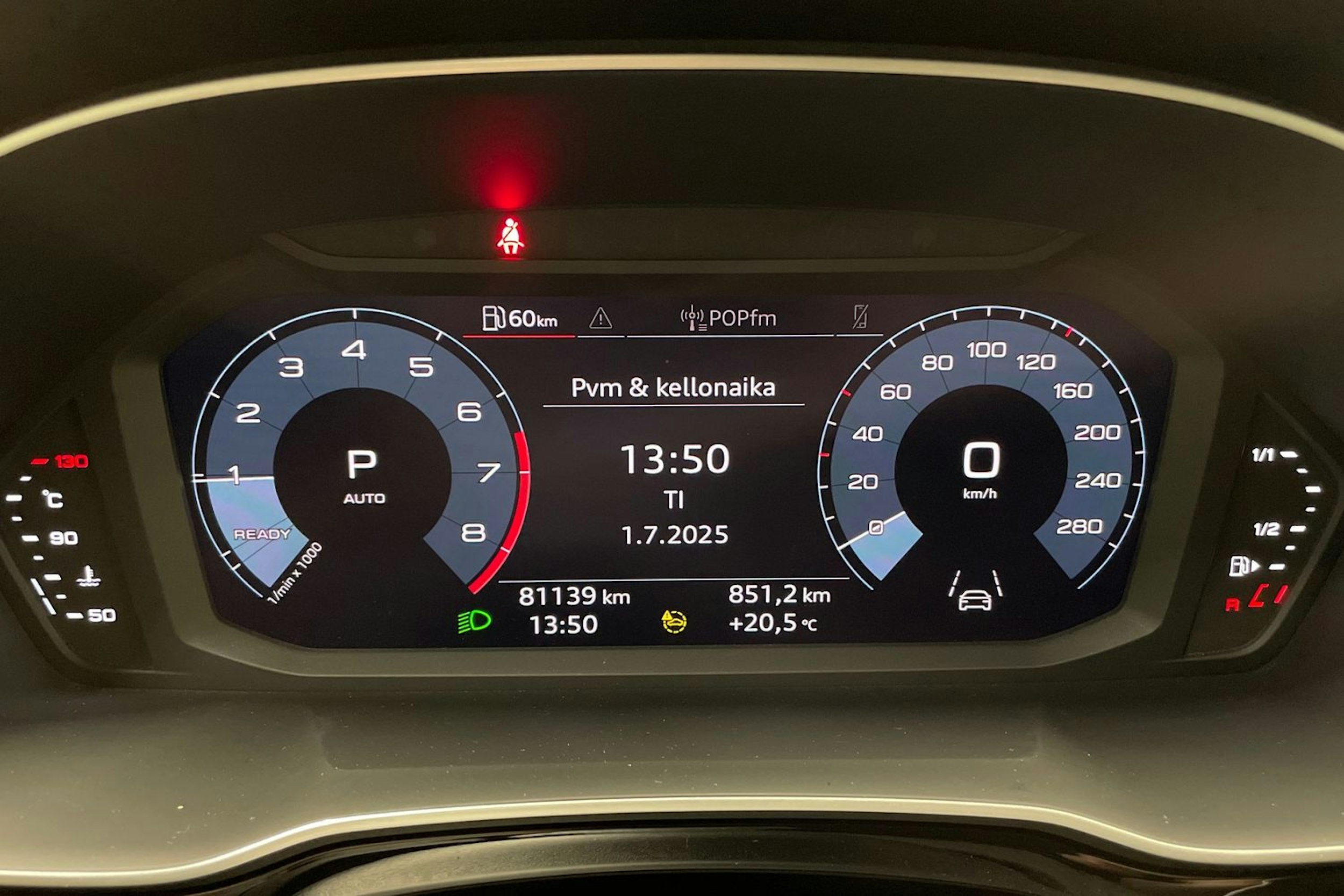 musta Audi Q3 2021 kuva 12.