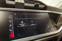 musta Audi Q3 2021 kuva 16.