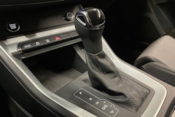 musta Audi Q3 2021 kuva 18.