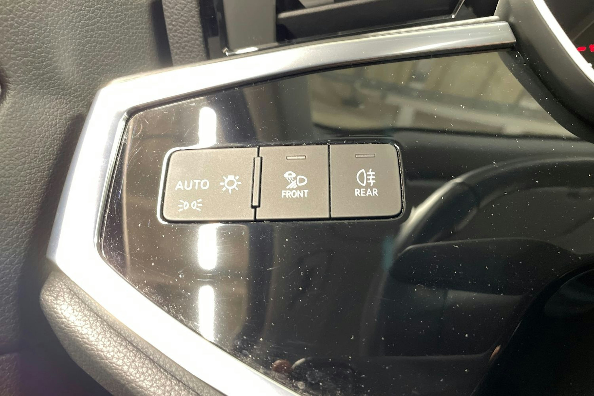 musta Audi Q3 2021 kuva 20.