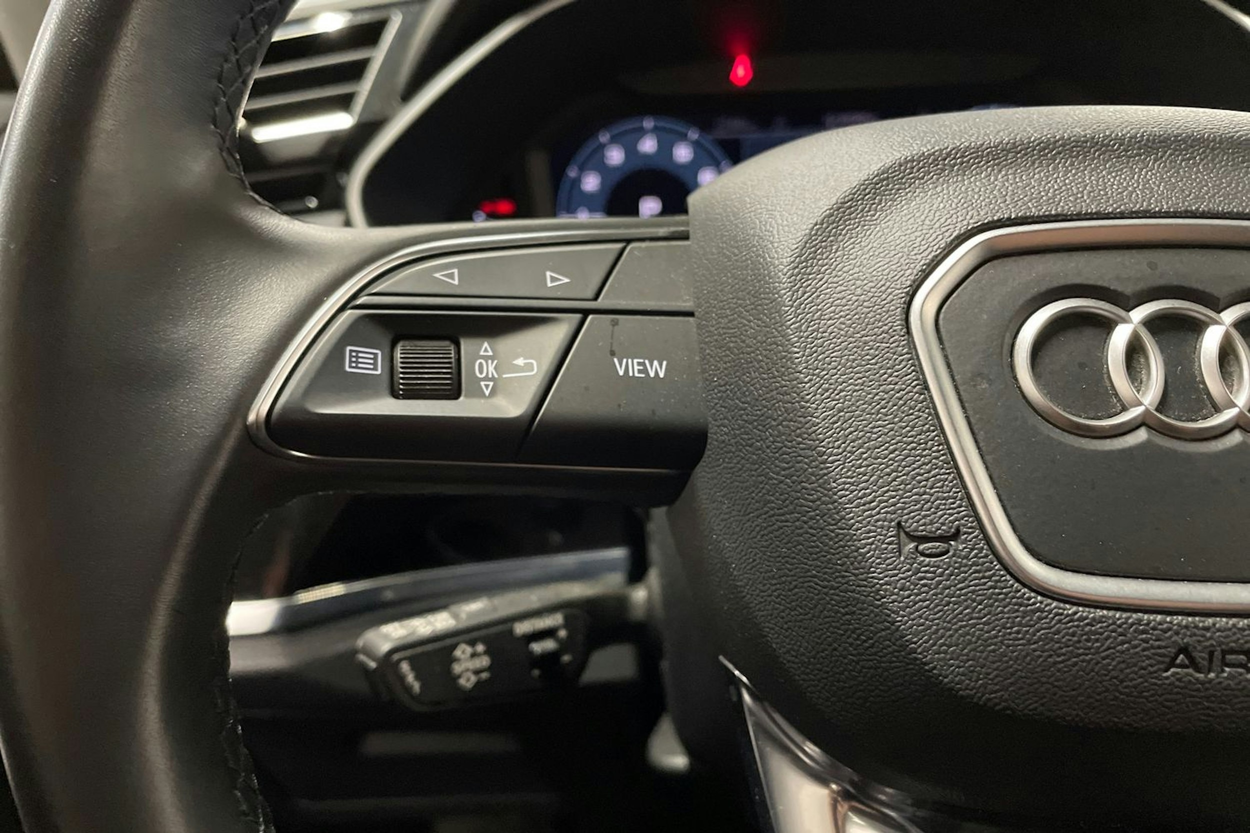 musta Audi Q3 2021 kuva 21.