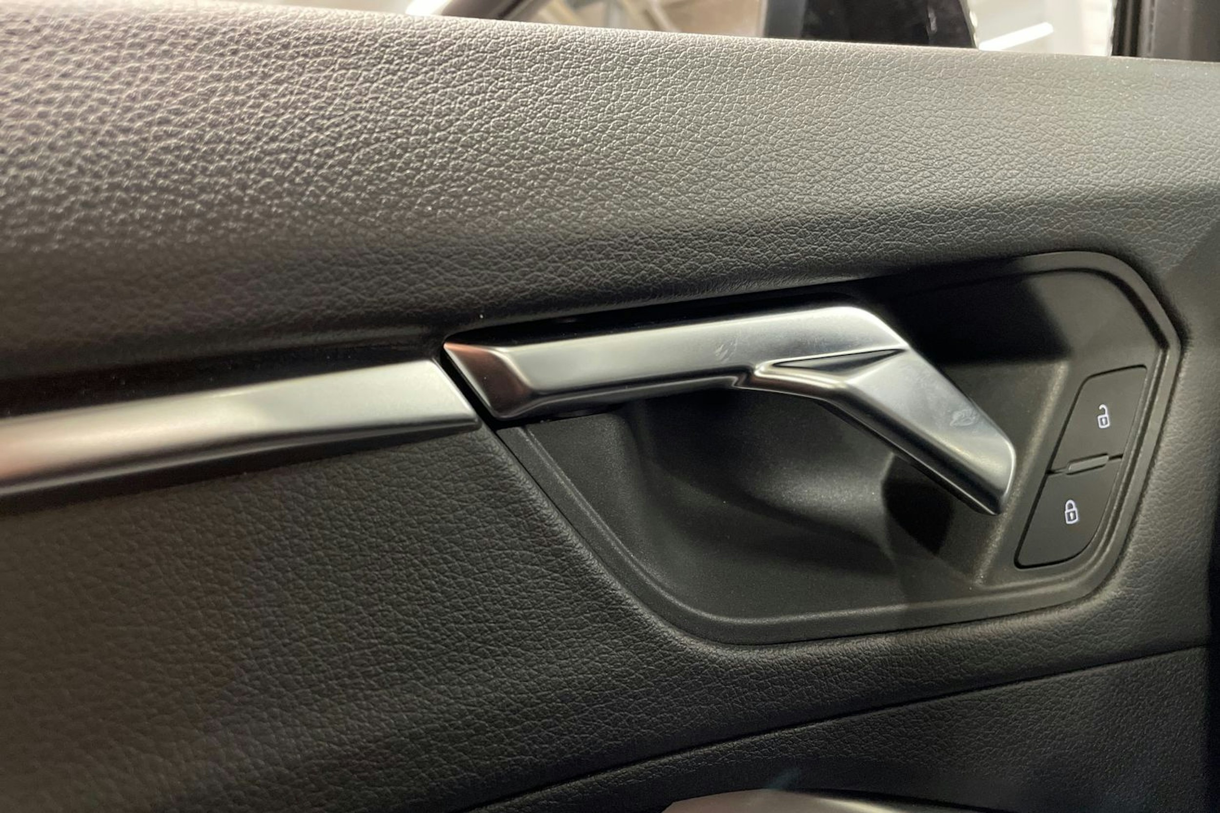 musta Audi Q3 2021 kuva 24.