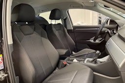 musta Audi Q3 2021 kuva 25.