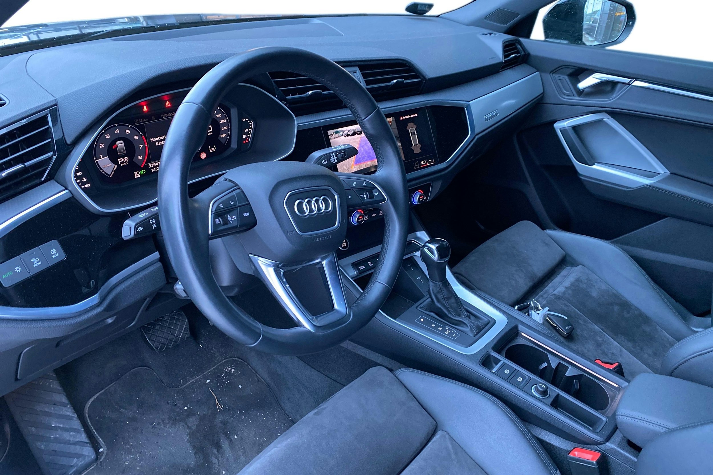 musta Audi Q3 2021 kuva 3.