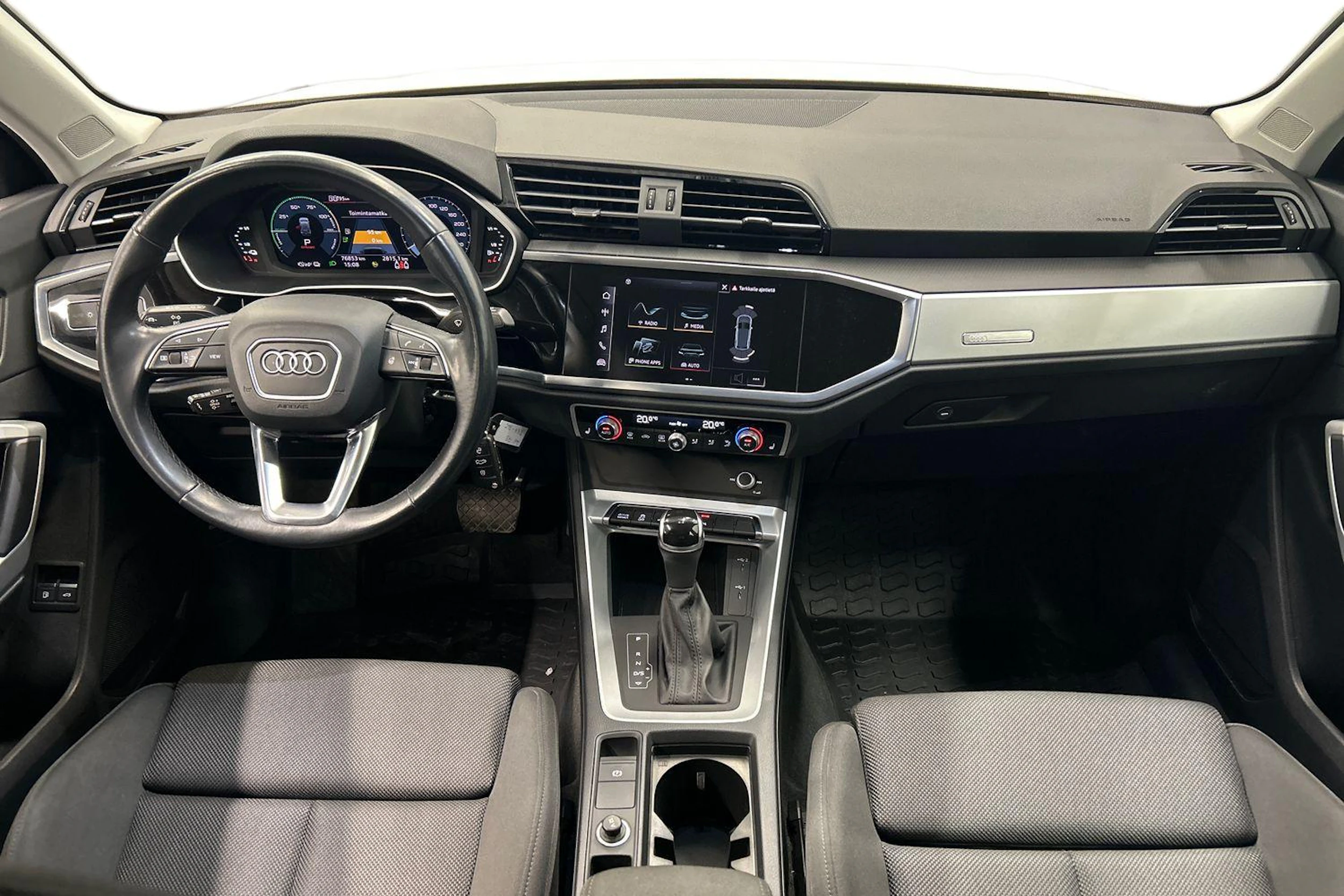 valkoinen Audi Q3 2021 kuva 7.