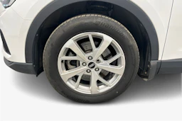 valkoinen Audi Q3 2021 kuva 9.