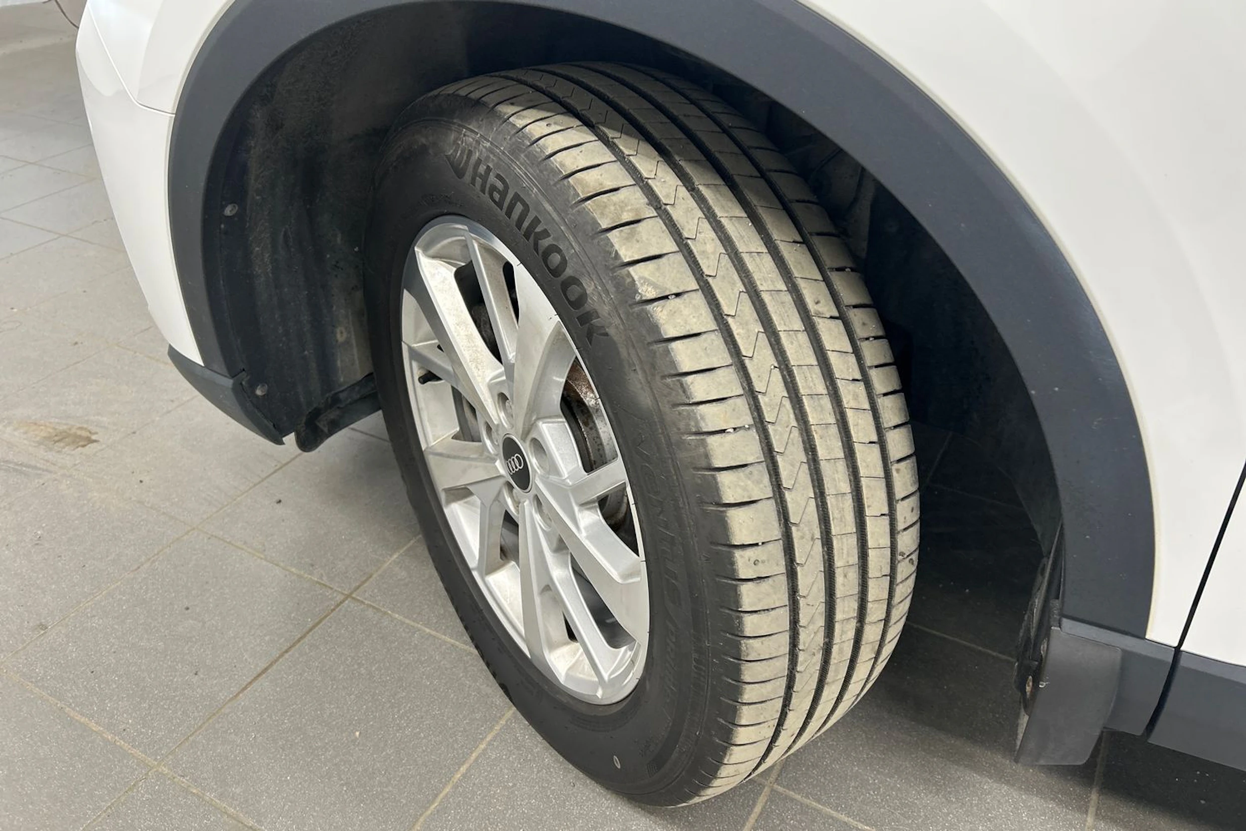 valkoinen Audi Q3 2021 kuva 10.