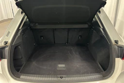 valkoinen Audi Q3 2021 kuva 13.