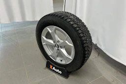 valkoinen Audi Q3 2021 kuva 15.