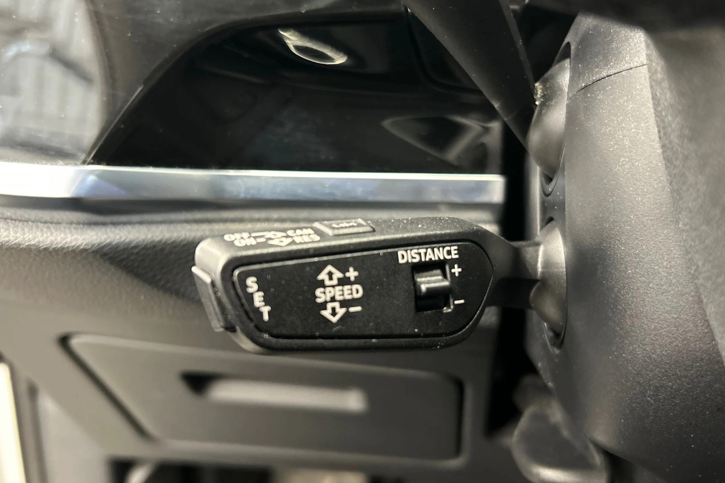 valkoinen Audi Q3 2021 kuva 16.