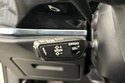 valkoinen Audi Q3 2021 kuva 16.