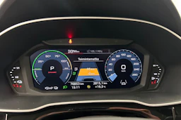 valkoinen Audi Q3 2021 kuva 17.