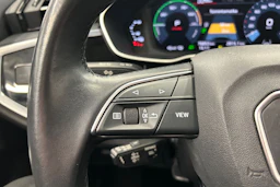 valkoinen Audi Q3 2021 kuva 18.