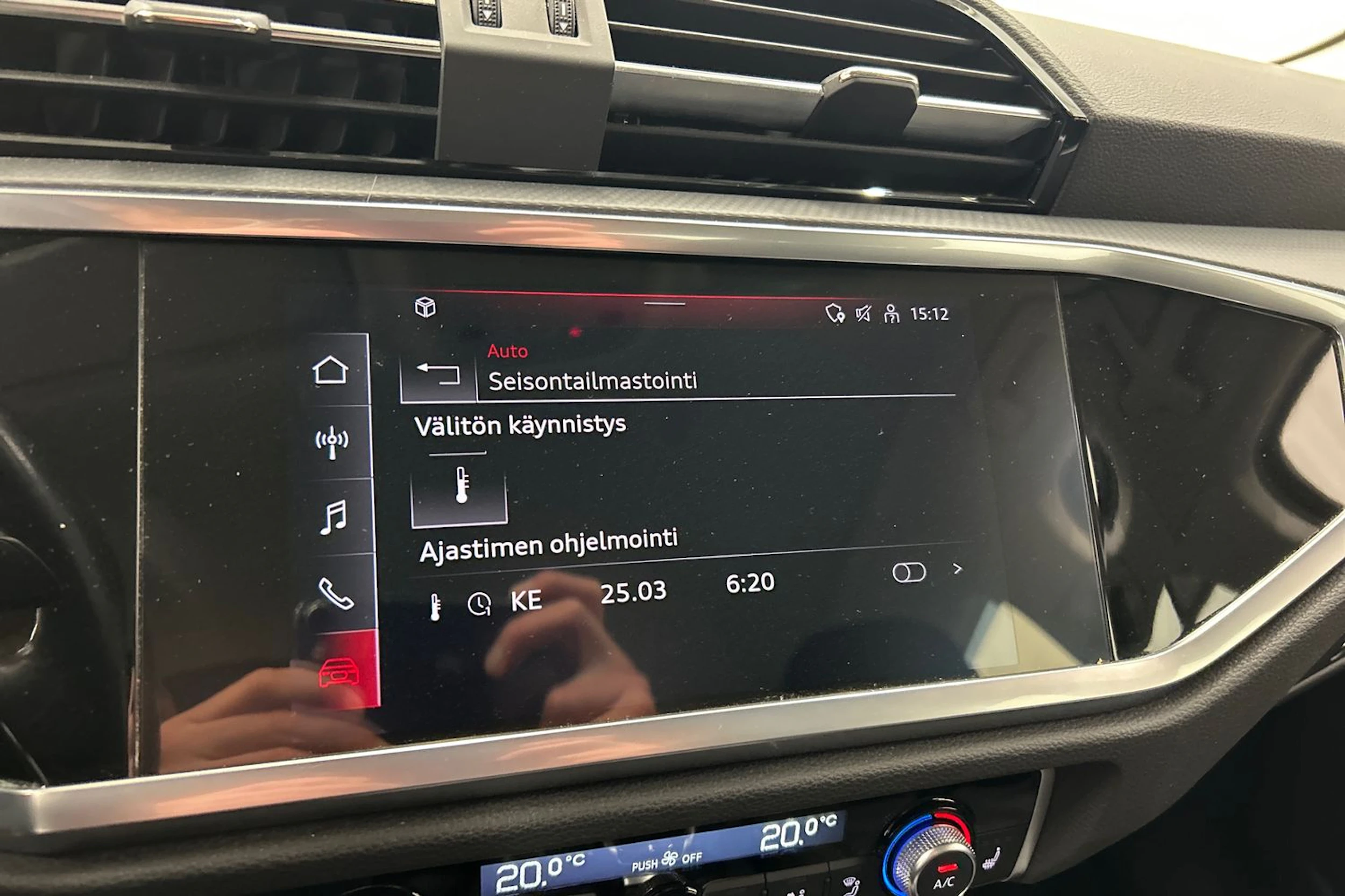 valkoinen Audi Q3 2021 kuva 20.