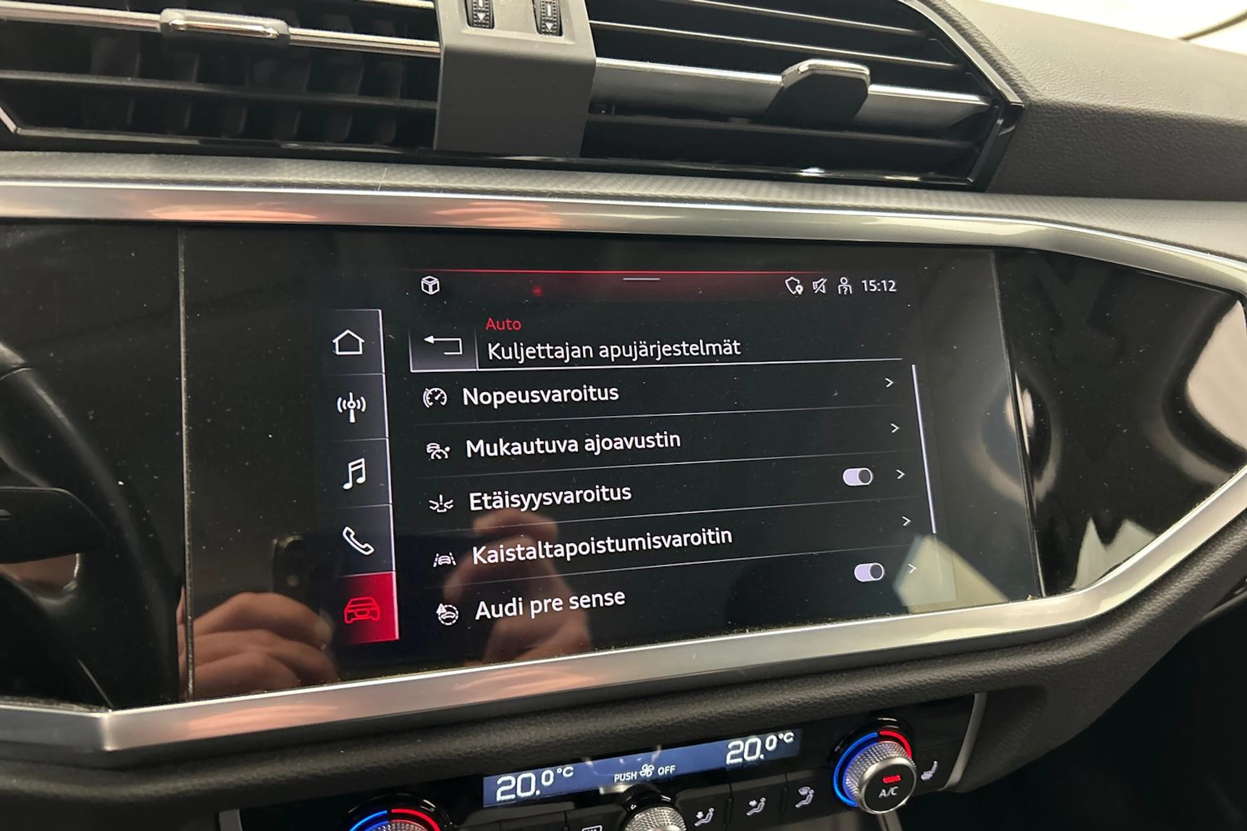 valkoinen Audi Q3 2021 kuva 21.