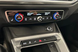 valkoinen Audi Q3 2021 kuva 22.