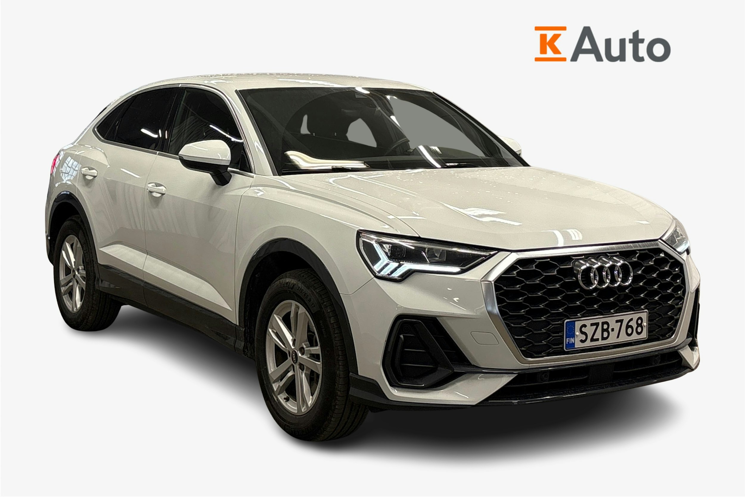 valkoinen Audi Q3 2021 kuva 1.