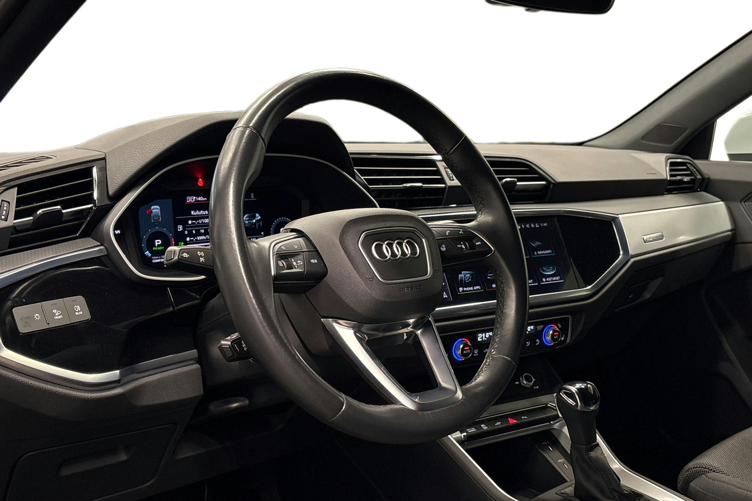 valkoinen Audi Q3 2021 kuva 3.