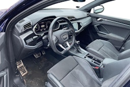 sininen Audi Q3 2021 kuva 3.