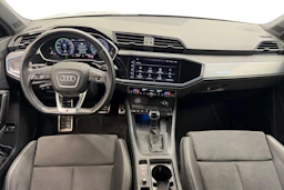 sininen Audi Q3 2021 kuva 7.