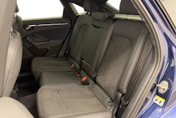 sininen Audi Q3 2021 kuva 8.