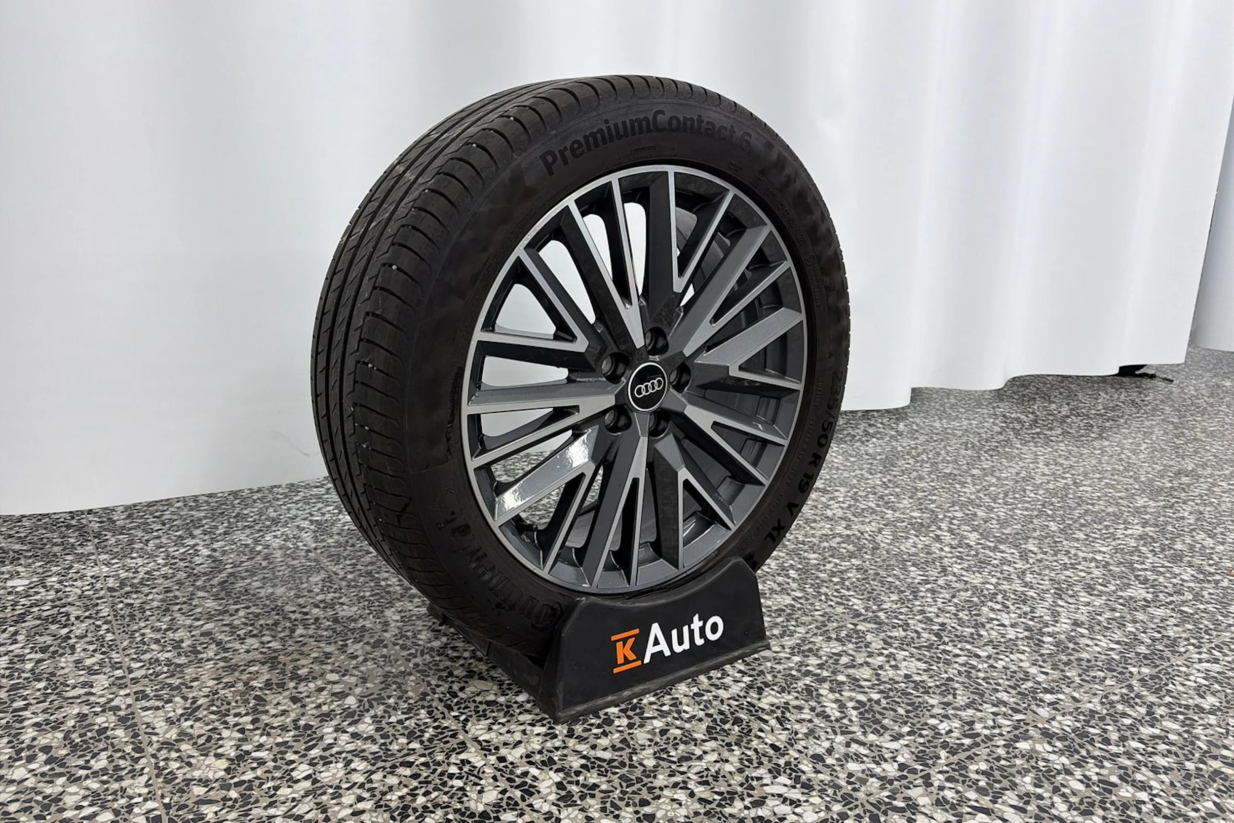 sininen Audi Q3 2021 kuva 10.