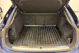 sininen Audi Q3 2021 kuva 11.