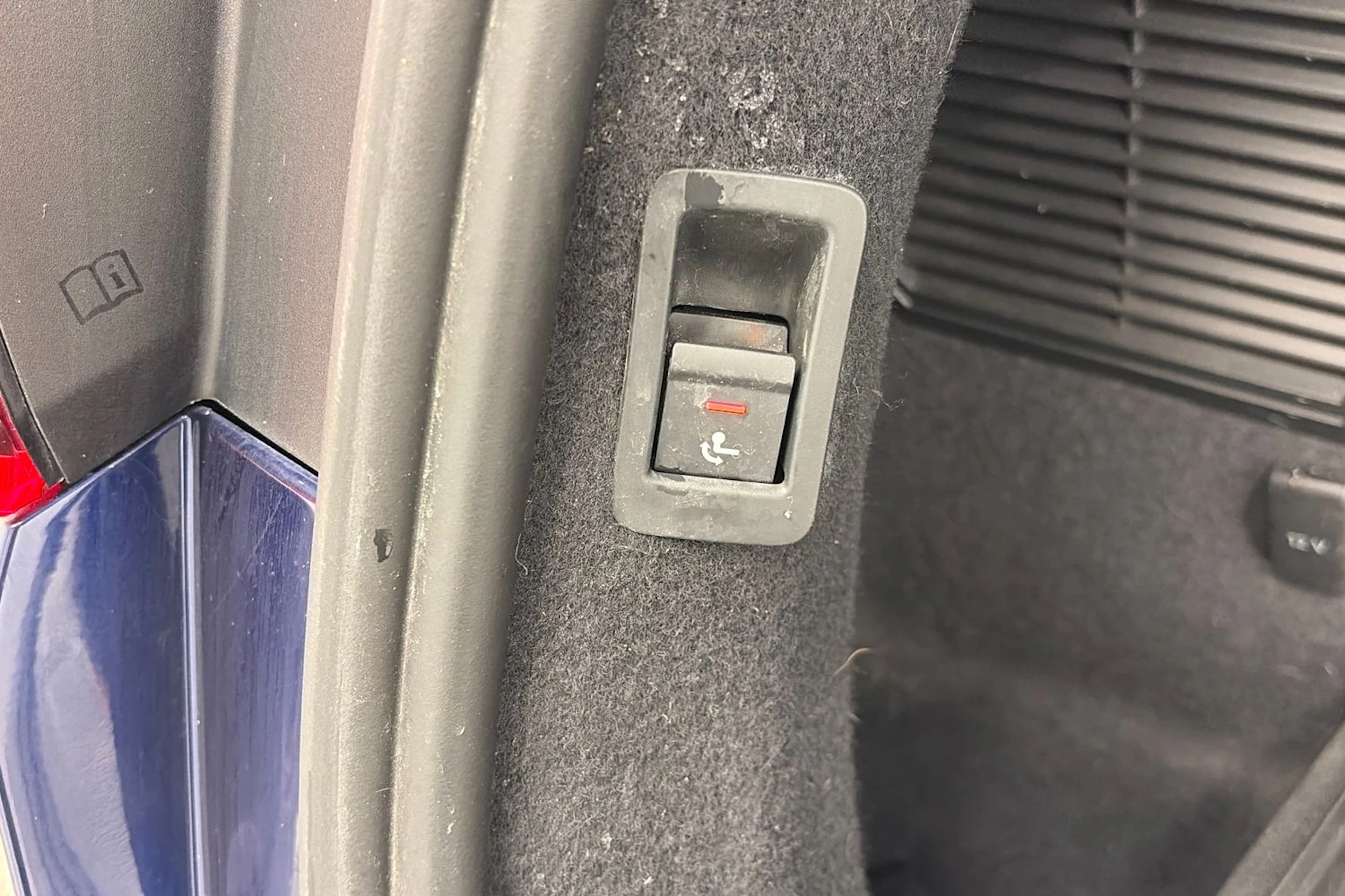 sininen Audi Q3 2021 kuva 13.