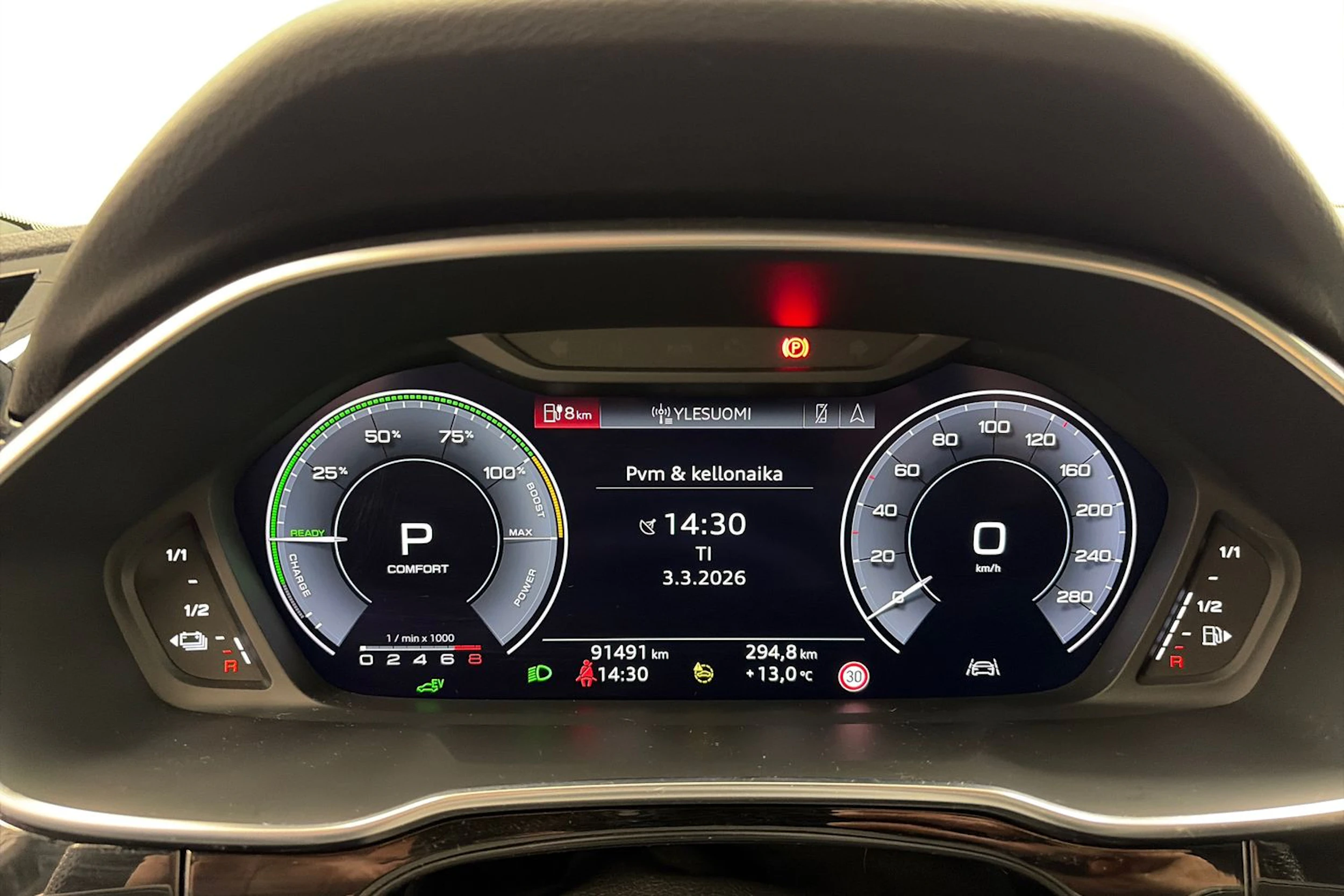 sininen Audi Q3 2021 kuva 15.