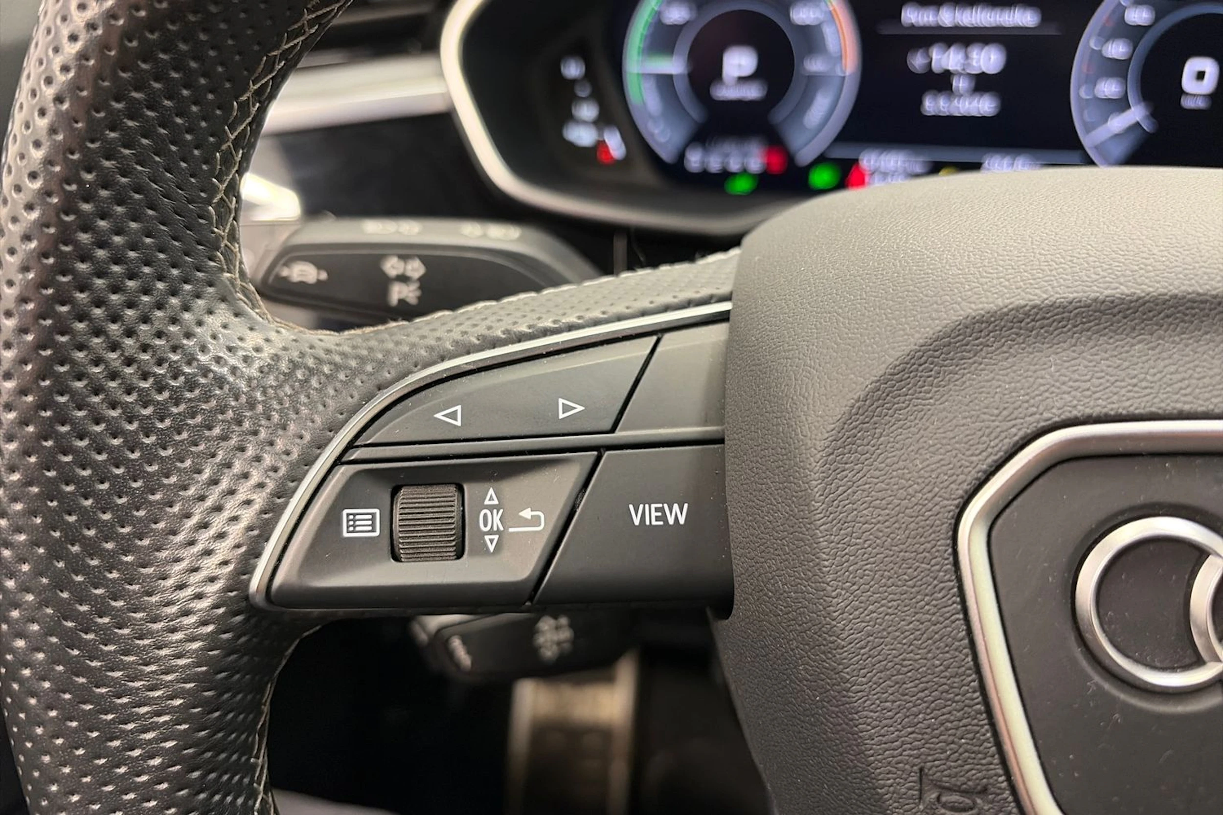 sininen Audi Q3 2021 kuva 16.