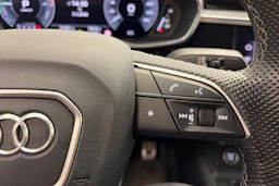 sininen Audi Q3 2021 kuva 17.