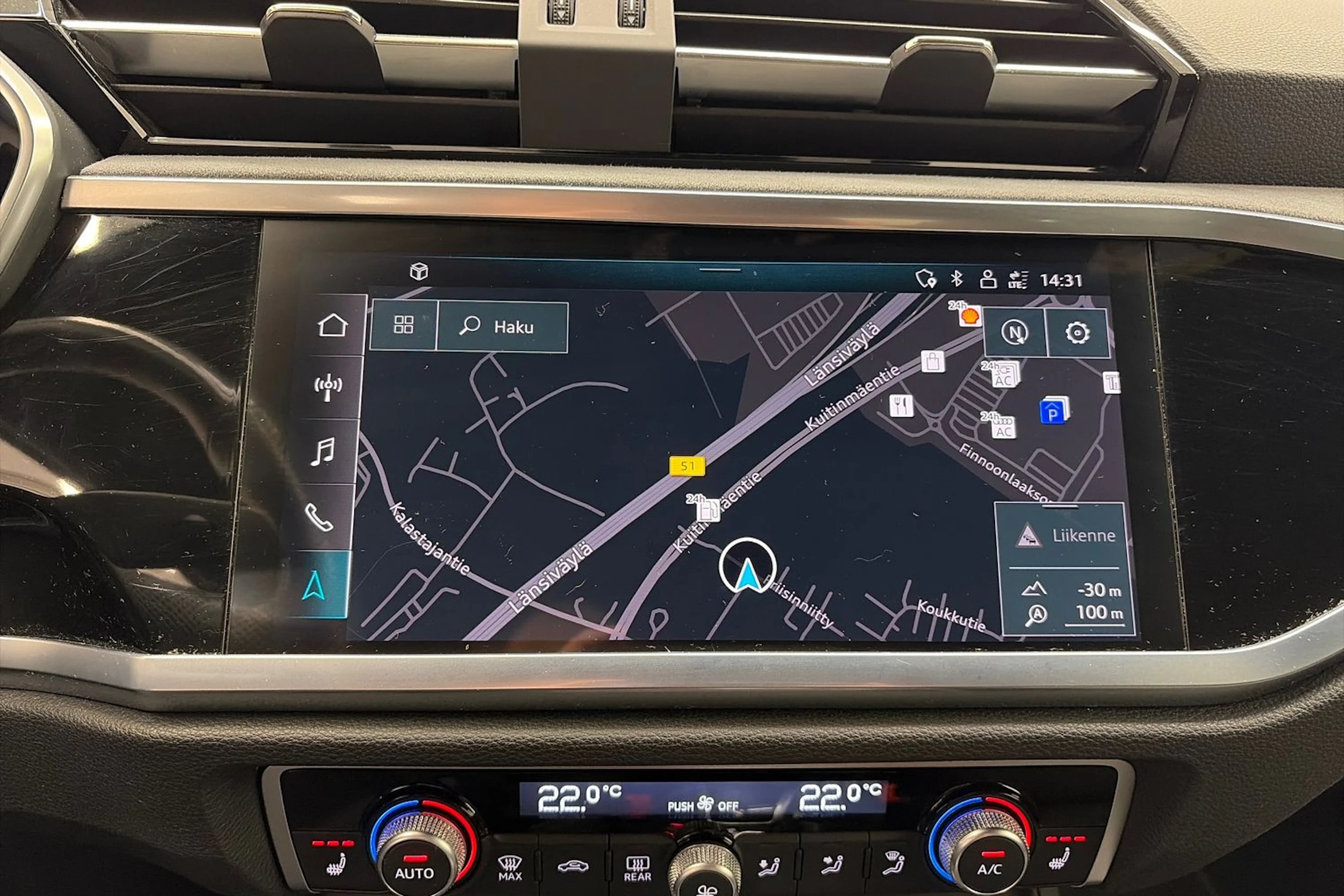 sininen Audi Q3 2021 kuva 19.