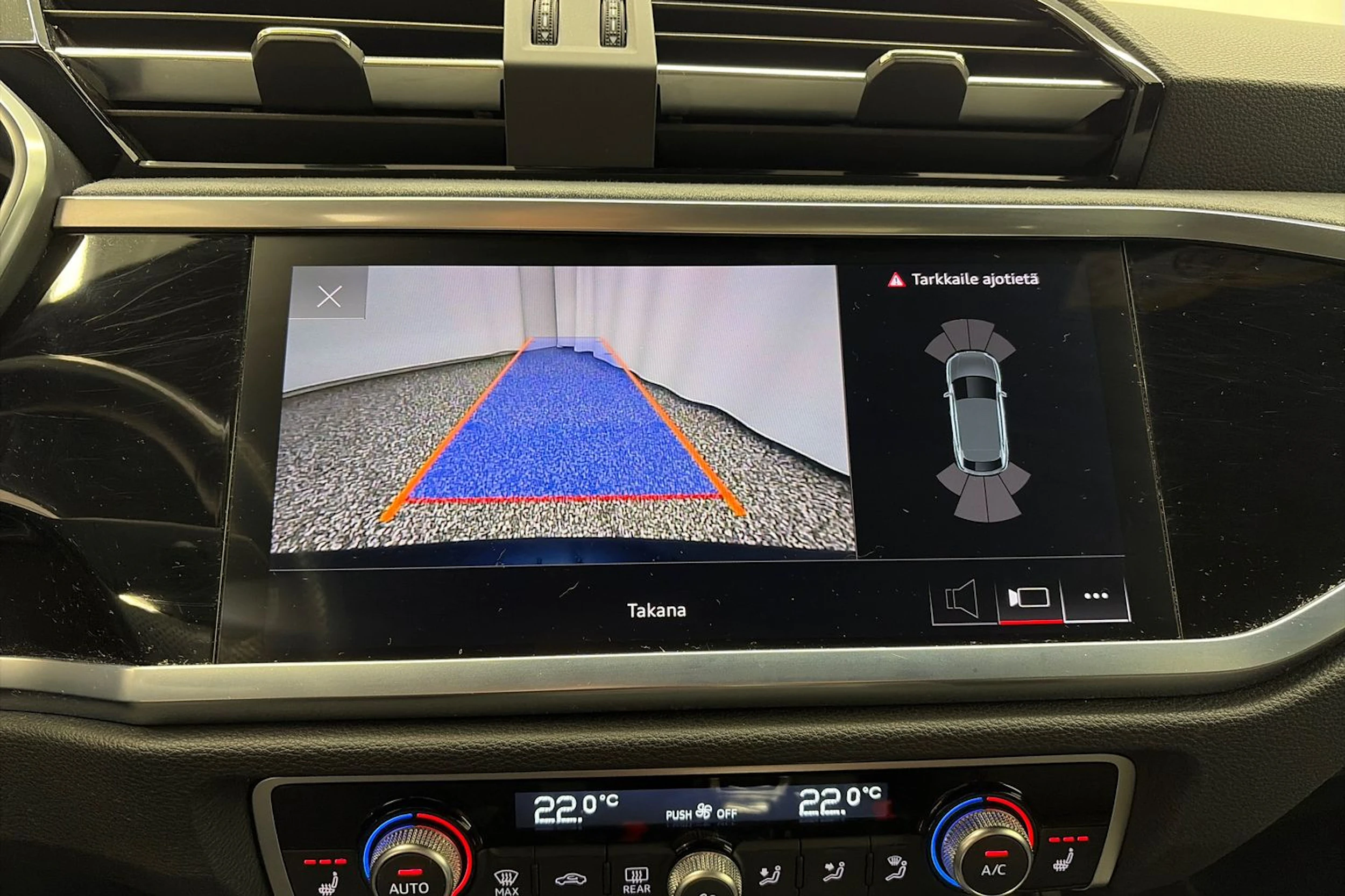 sininen Audi Q3 2021 kuva 20.