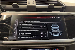 sininen Audi Q3 2021 kuva 22.