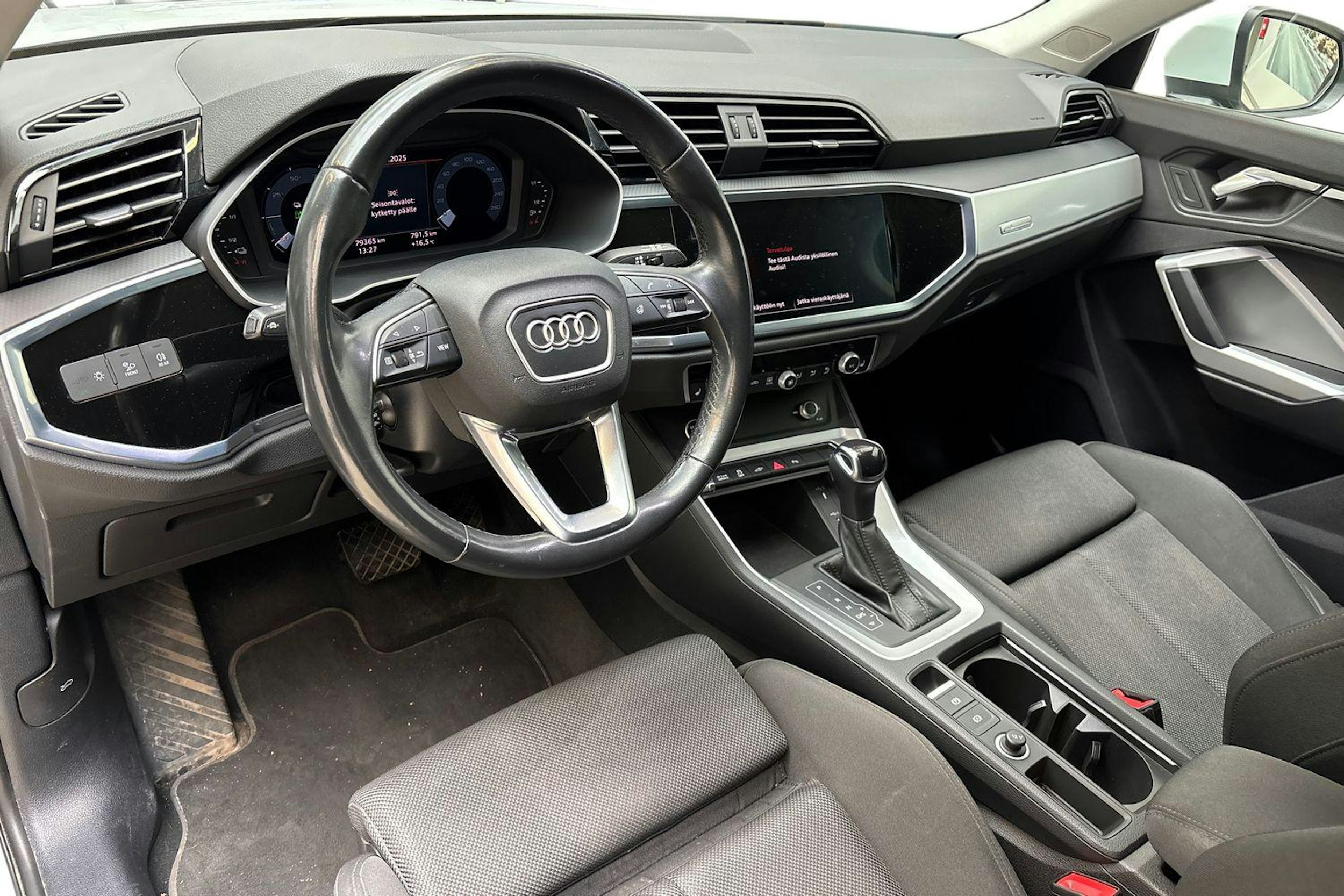 valkoinen Audi Q3 2021 kuva 7.