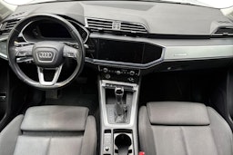 valkoinen Audi Q3 2021 kuva 9.