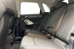 valkoinen Audi Q3 2021 kuva 10.
