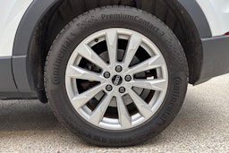 valkoinen Audi Q3 2021 kuva 11.