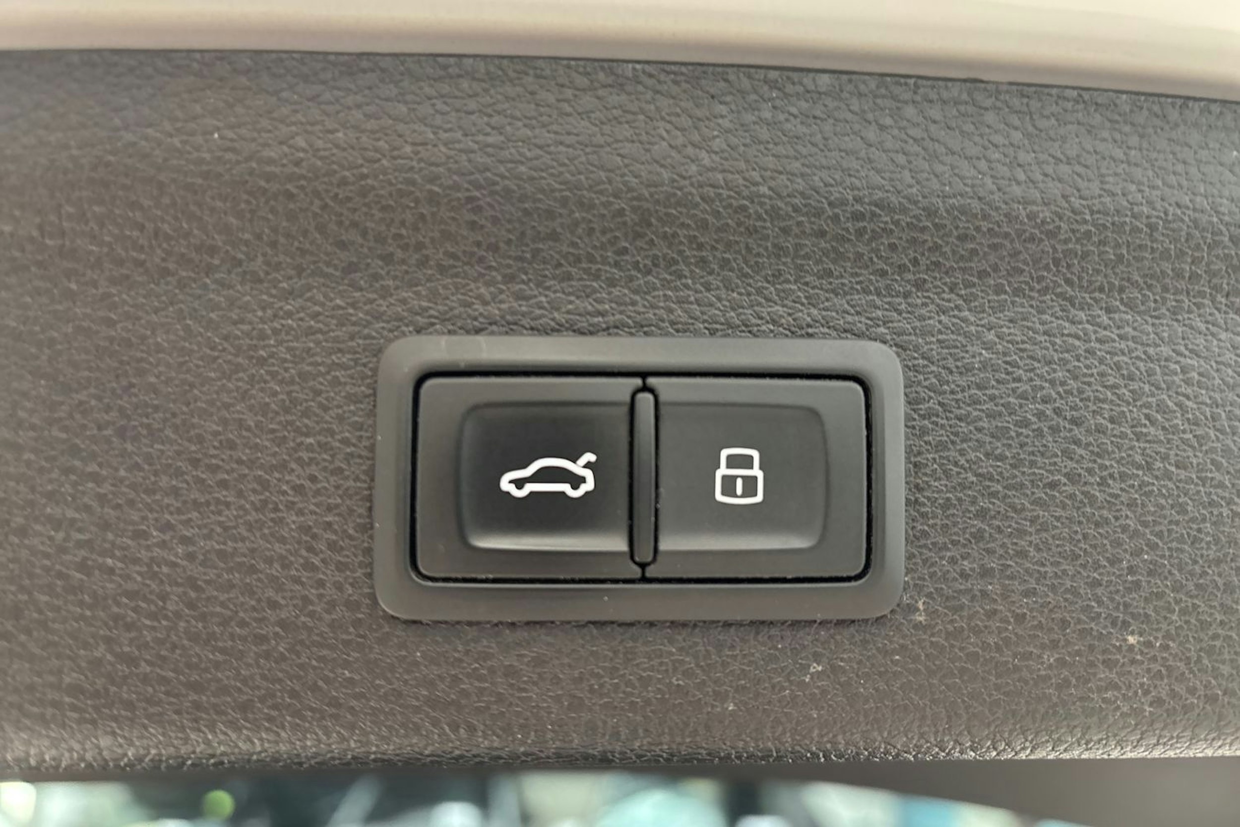 valkoinen Audi Q3 2021 kuva 15.