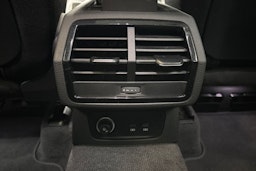 valkoinen Audi Q3 2021 kuva 17.