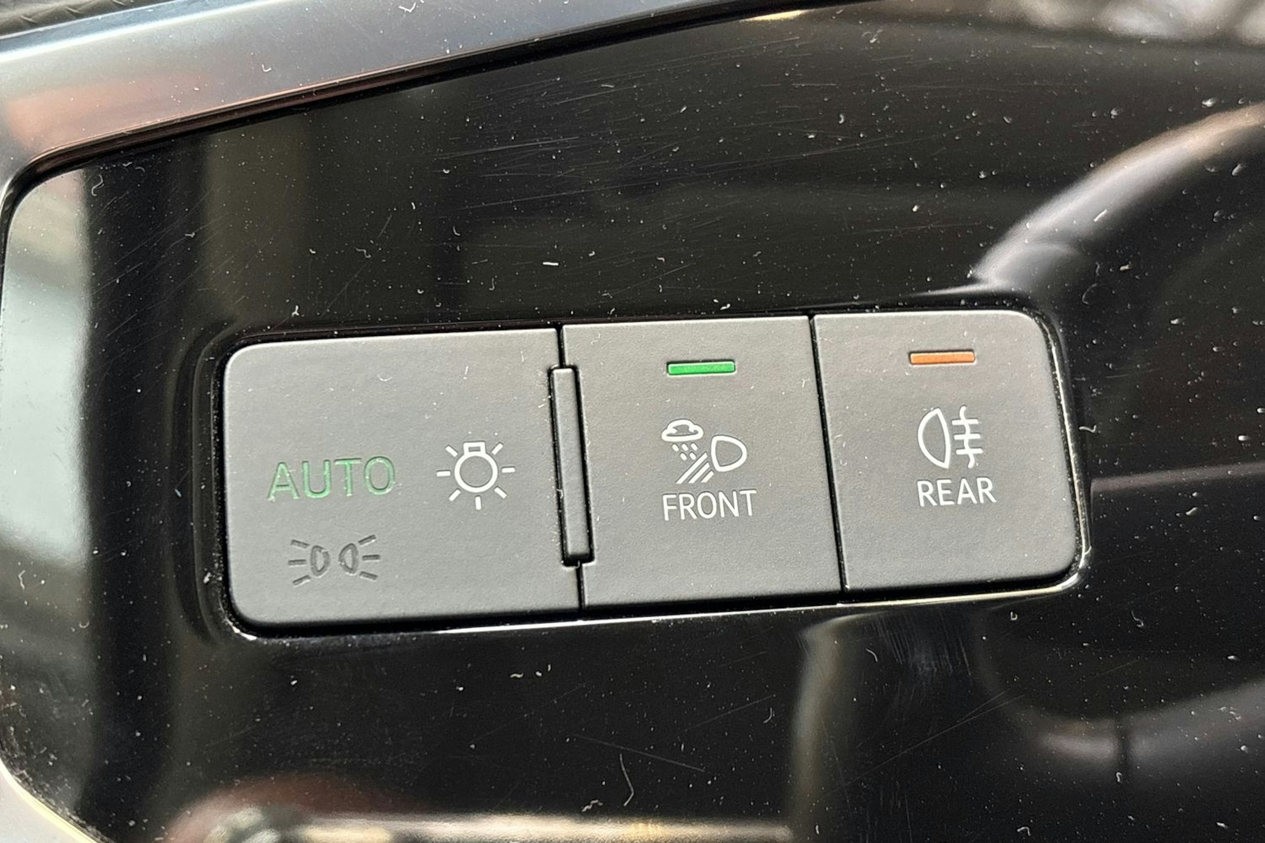 valkoinen Audi Q3 2021 kuva 20.