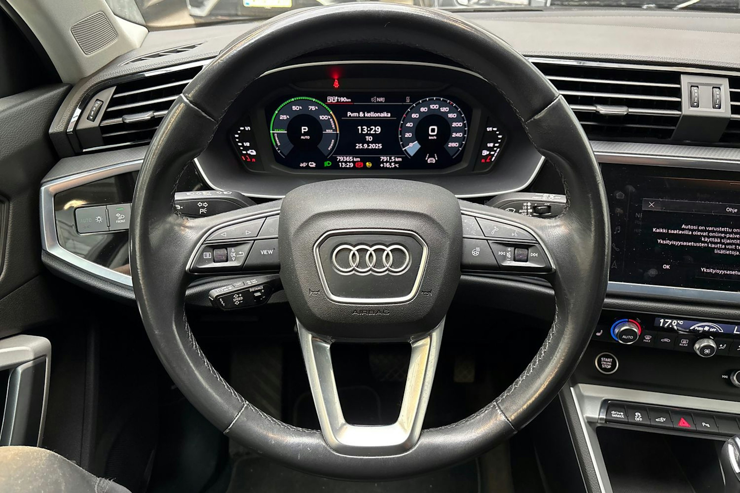 valkoinen Audi Q3 2021 kuva 21.