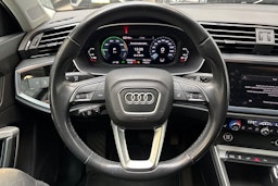valkoinen Audi Q3 2021 kuva 21.