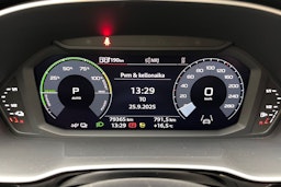 valkoinen Audi Q3 2021 kuva 22.