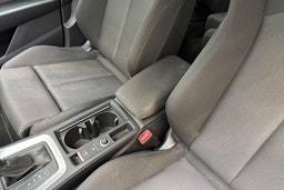 valkoinen Audi Q3 2021 kuva 26.