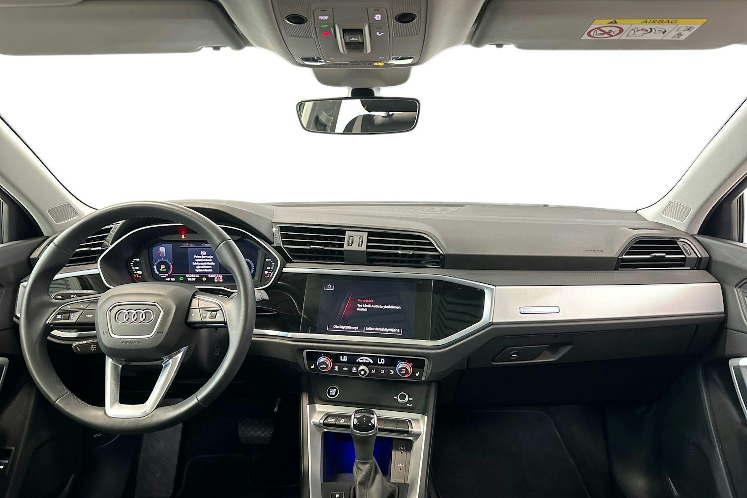 valkoinen Audi Q3 2021 kuva 9.