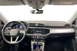 valkoinen Audi Q3 2021 kuva 9.