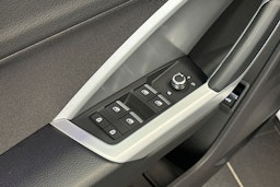 valkoinen Audi Q3 2021 kuva 17.